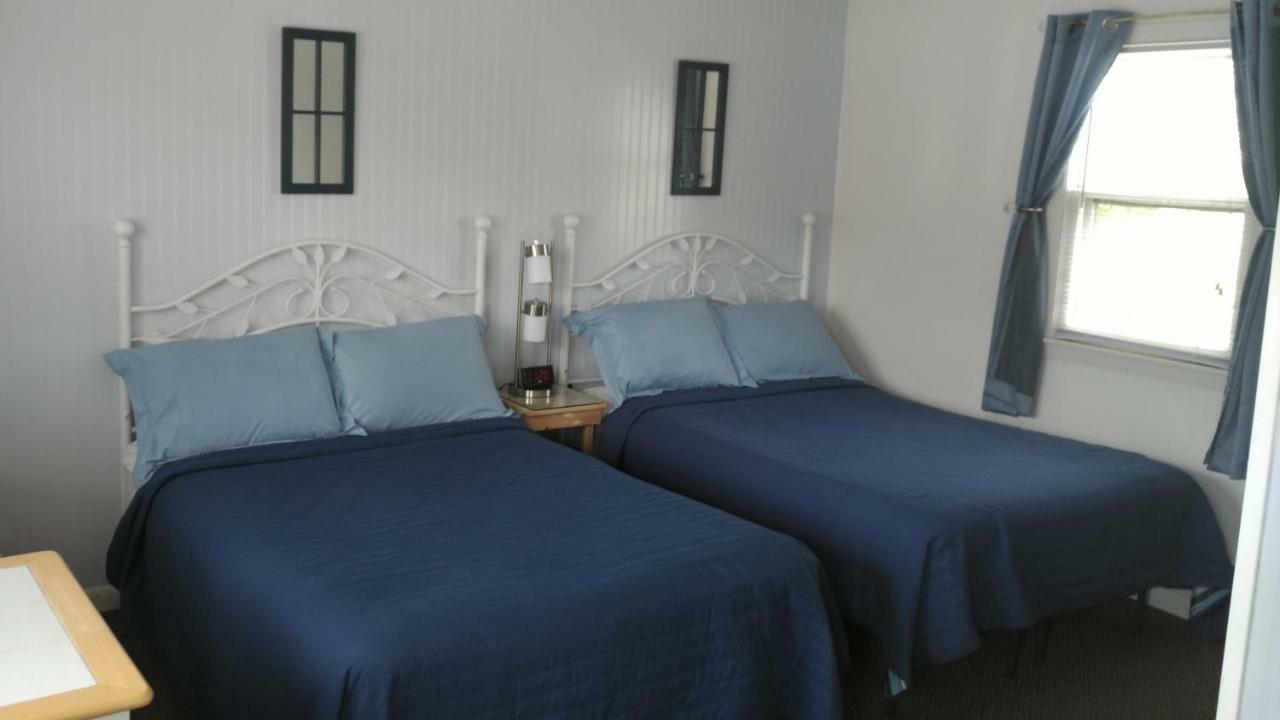 Midway Lodging Cornish Exteriér fotografie