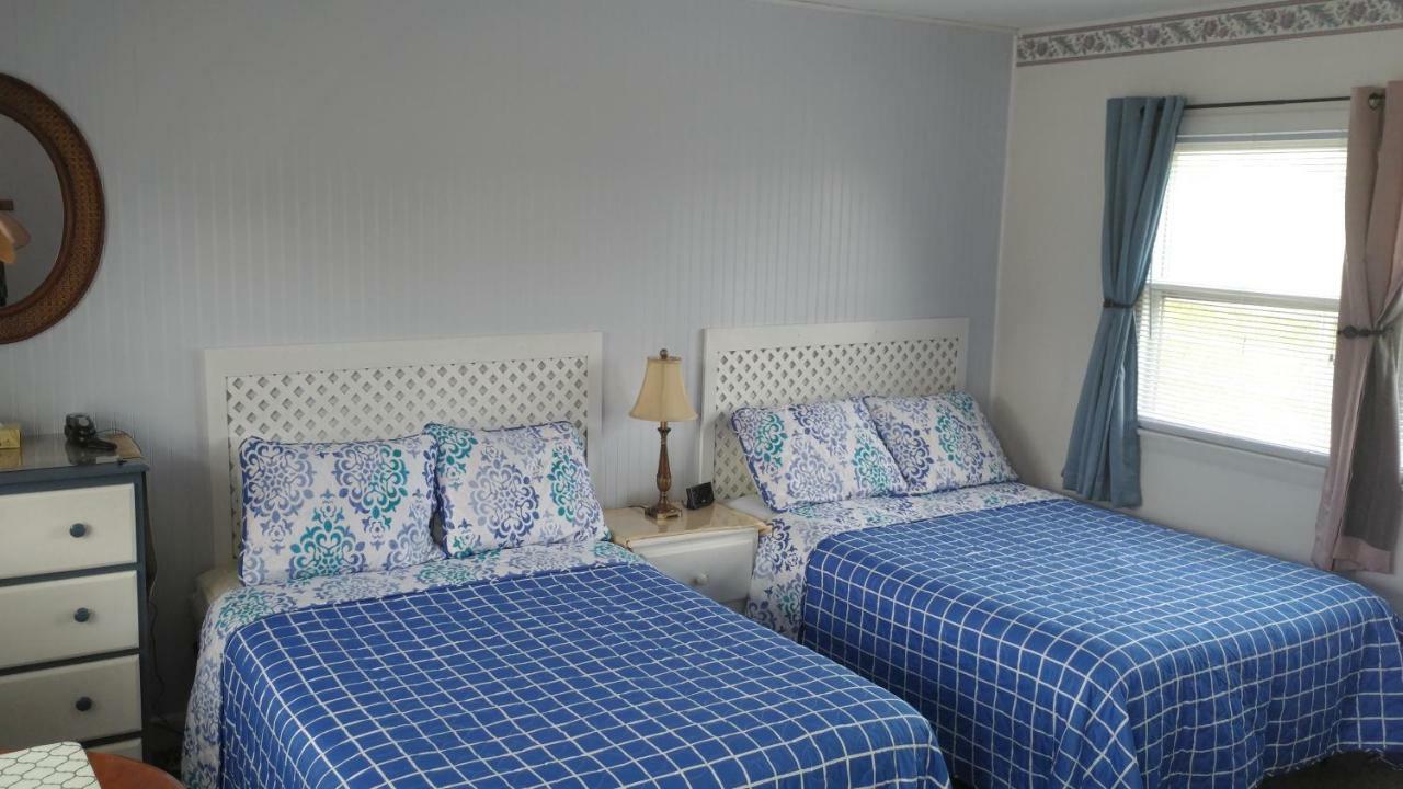 Midway Lodging Cornish Exteriér fotografie